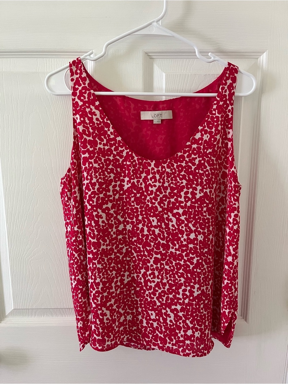 LOFT Red Floral Scoop Neck Shell Top